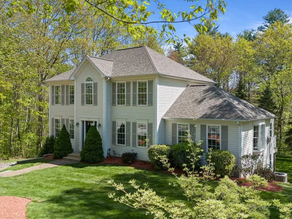 17 Summerfare Street, Hooksett, NH 03106