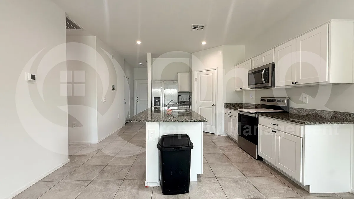 4 bed, 2.0 bath, 1569 sqft, $2,080 — Photo 4