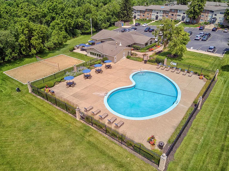 35-Woodlands-35_Pool&Sundeck