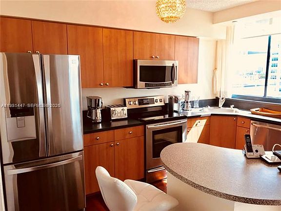 5th image of 1330 West Ave APT 1006