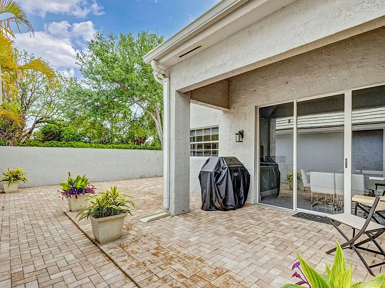 7 Wyndham Ln — Photo 36