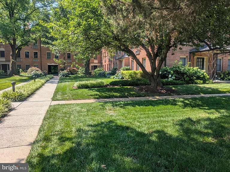 4824 Chevy Chase Dr #302 — Photo 11
