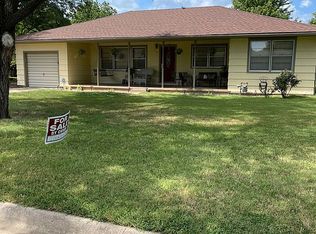 713 W 10th St, Newton, KS 67114