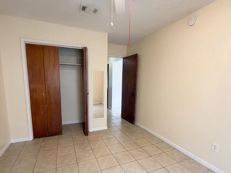 551C S 61st Ave — Photo 5