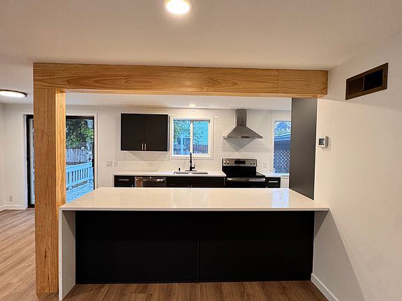 Peninsula for ample counter space & seating