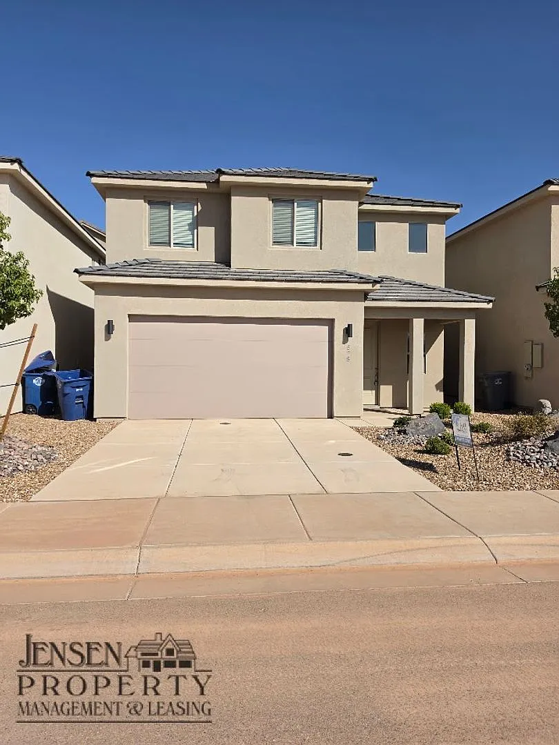 Beautiful 4 Bedroom in Red Trails — Photo 2