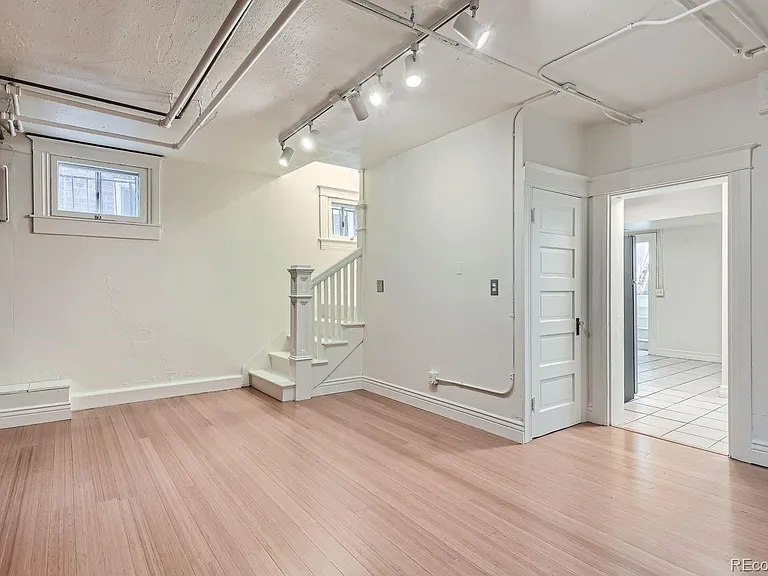 954 N Pearl St #B — Photo 4