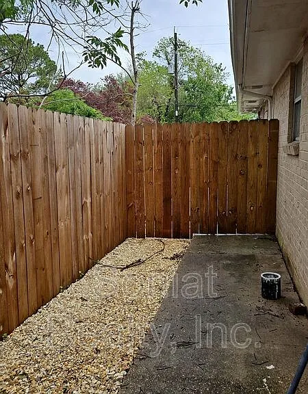 924 Deslonde St #B — Photo 10