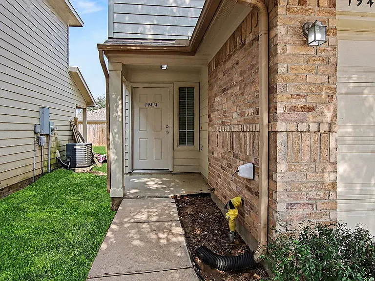 19414 Dry Canyon Ct — Photo 4