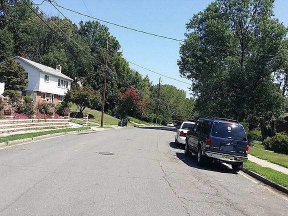 5th image of 14117 Essex Dr