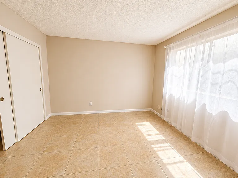 1829 Hornblend St #B — Photo 9