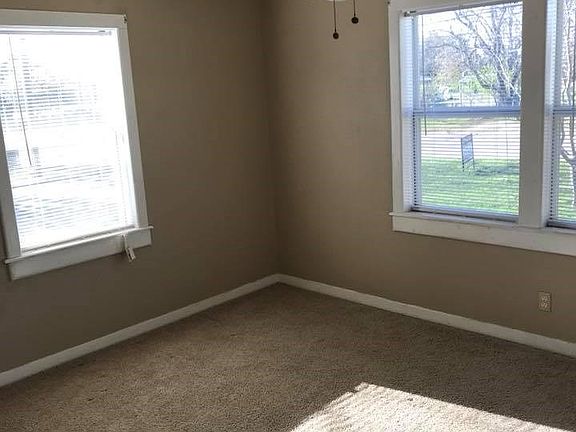 2nd image of 901 E League St