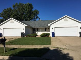 1409 Glenview Ln, Little Chute, WI 54140