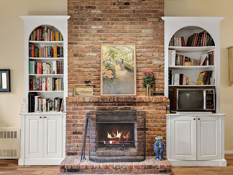 1st image of 822 Greenwich St APT 2C