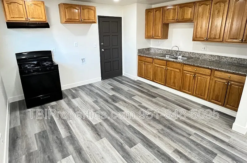 Building Photo - 515 Ramona Ave N #1/2