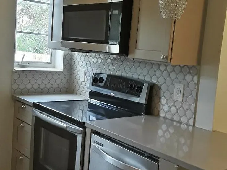 825 W 3rd St — Photo 13