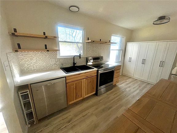 5th image of 1017 NW Berkshire Dr