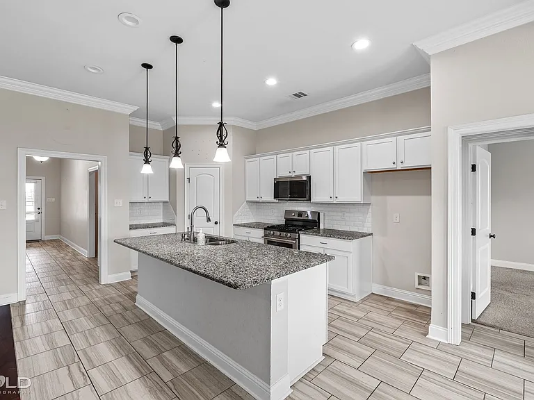 1943 Valdemar Pl — Photo 21