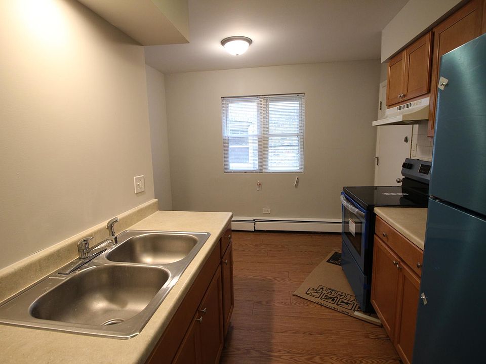1st image of 1642 W Morse Ave APT 2S