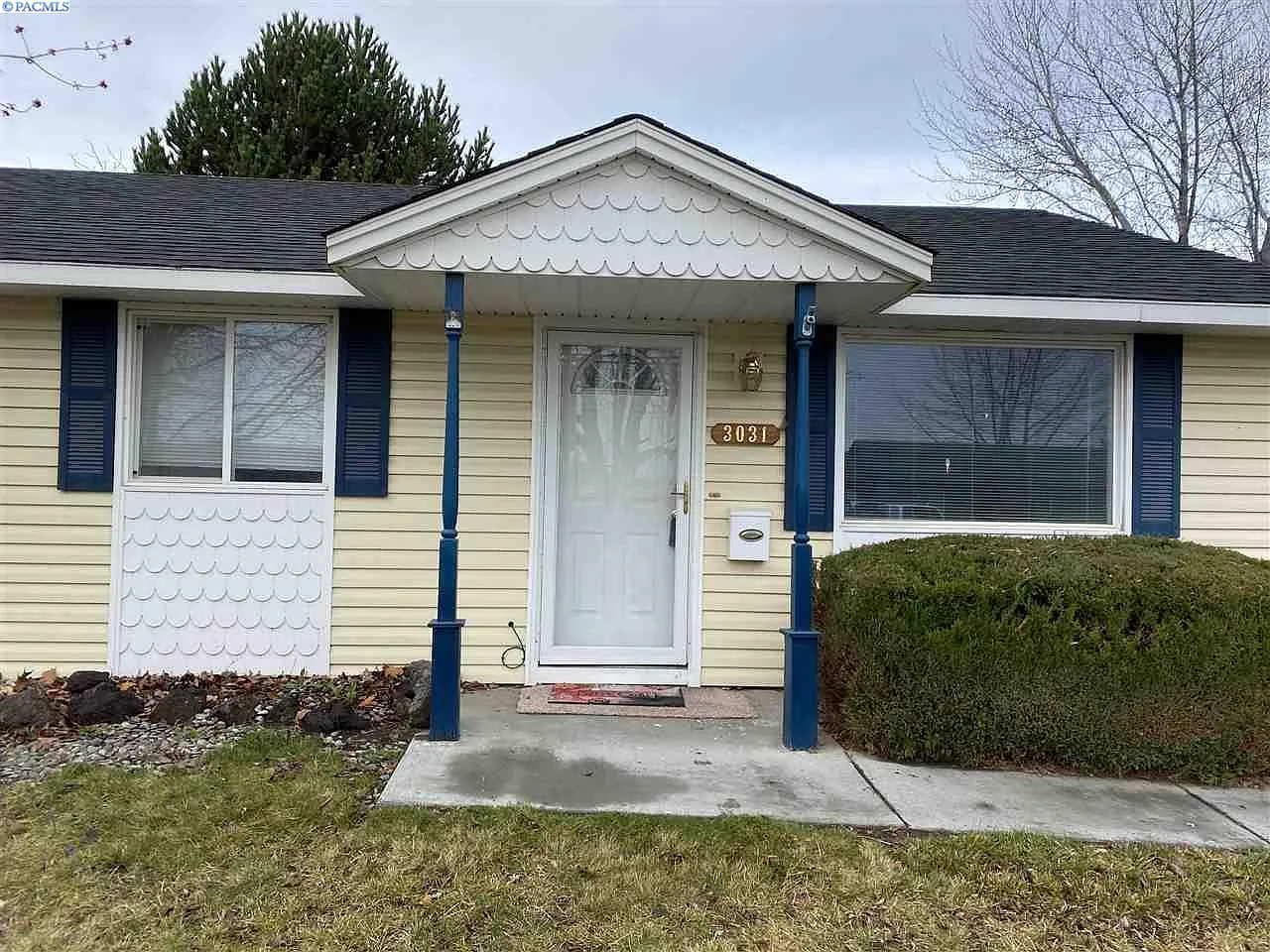 3031 Iris St photo 1