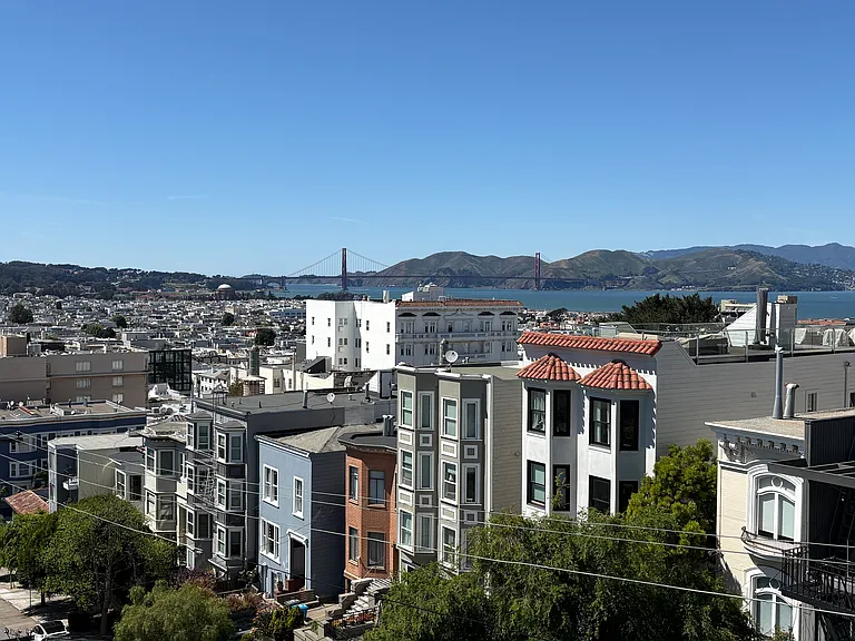 Russian Hill Apartments — Photo 25