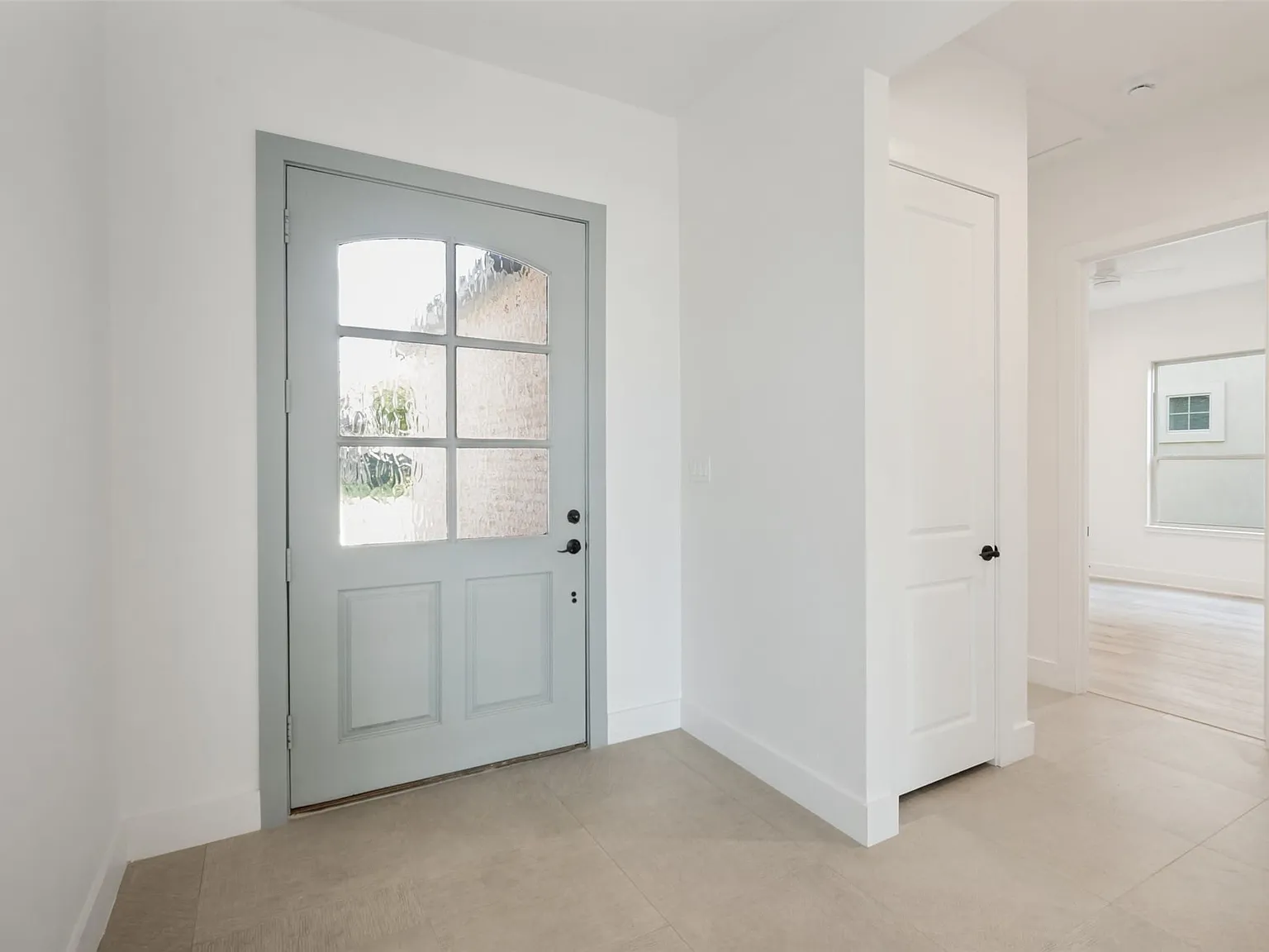 4 bed, 3.5 bath, 2300 sqft, $4,500 — Photo 3