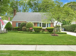 41 Brixton Rd, Merrick, NY 11566