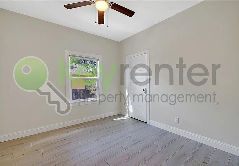 1119 Lochbrae Rd #1 — Photo 21