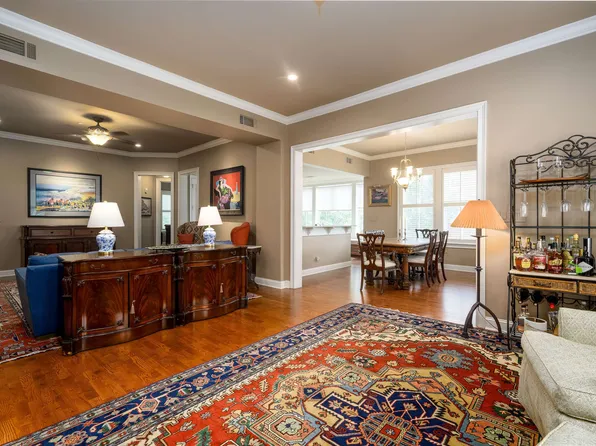 5204 Lexington Club Cv APT 301, Memphis, TN 38117