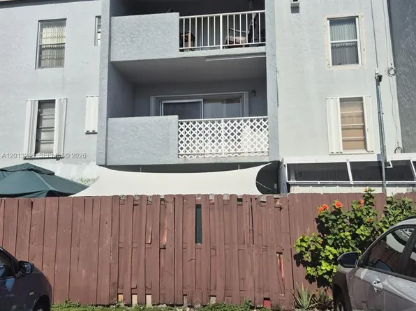 1735 W 60th St APT M329, Hialeah, FL 33012