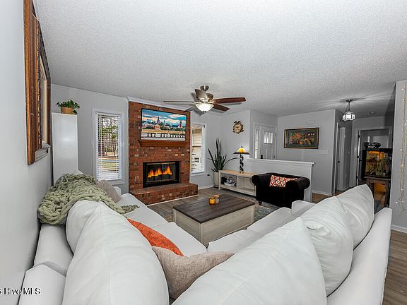 5th image of 103 Crump Farm Rd