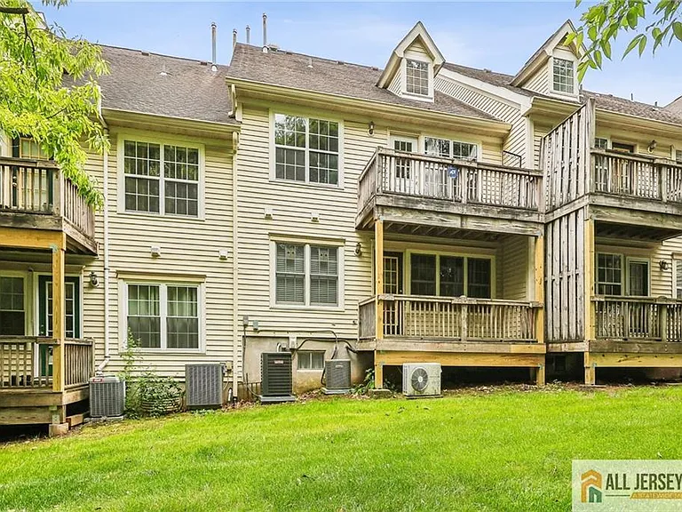 624 Brickhouse Rd — Photo 42