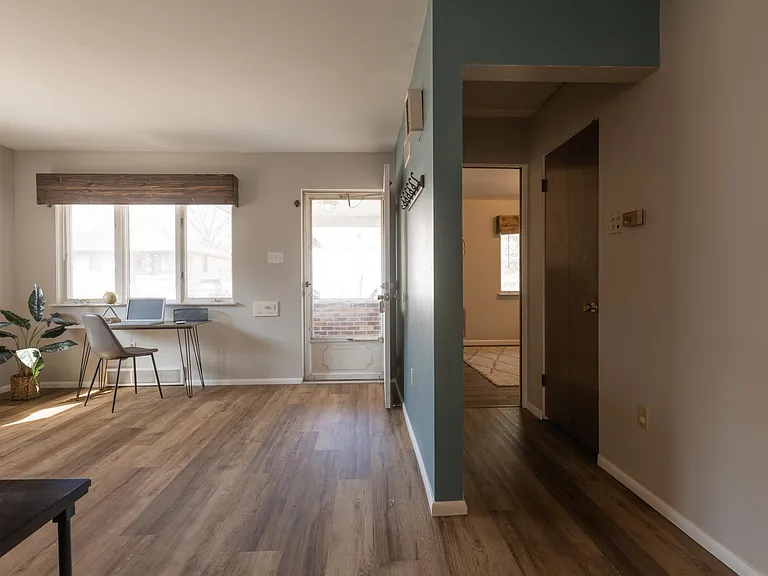 356 W Loretta Ave — Photo 6