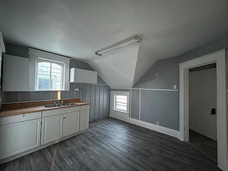 323 Sherman St — Photo 1