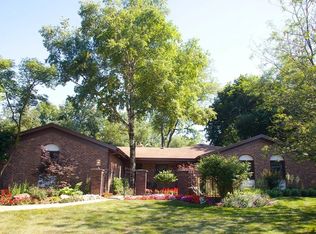 1287 Bull Creek Dr, Libertyville, IL 60048