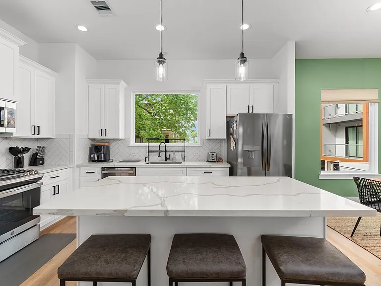 3030 Live Oak St — Photo 6