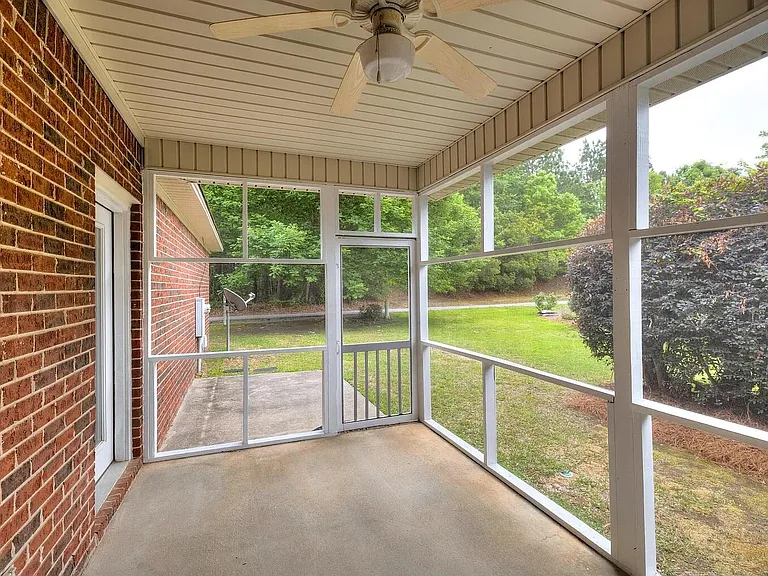 3225 Mayflower Ln — Photo 8