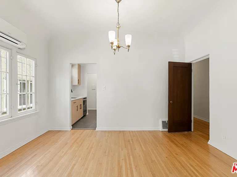 726 S Dunsmuir Ave — Photo 18