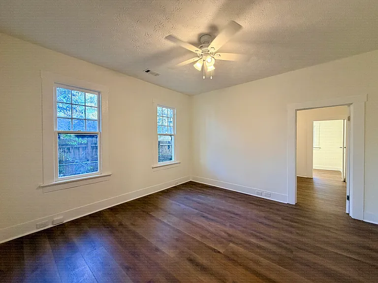 Bedroom 1 13'6 x 13'3