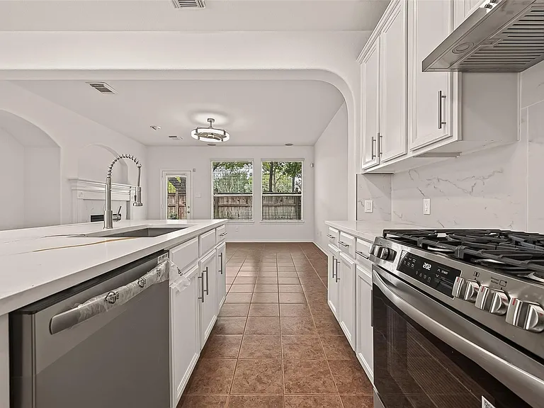 6118 Breezy Hollow Ln — Photo 21