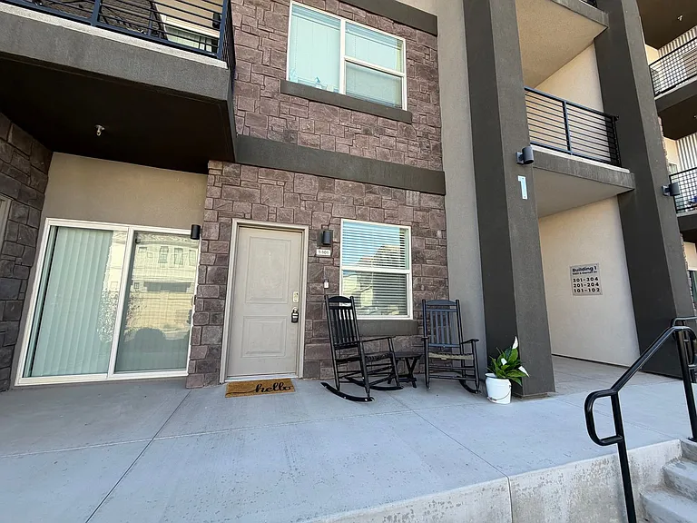 5801 S Garnet Dr #1101 — Photo 2