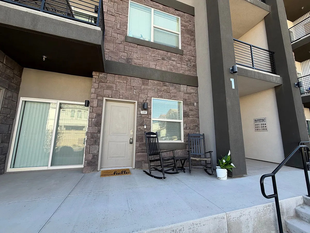 Building Photo - 5801 S Garnet Dr #1101