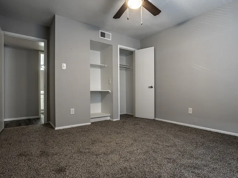 Northlake Manor Apartments — Photo 45