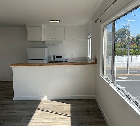 4th image of 1240 Manhattan Beach Blvd APT A