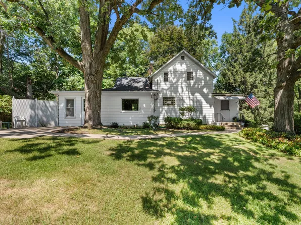 39132 N Mound Ave, Spring Grove, IL 60081