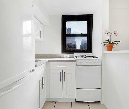 5th image of 210 E 36th St APT 9J