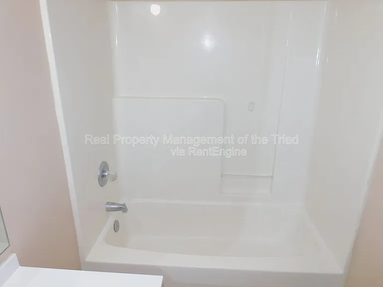 909 Beaumont Ave — Photo 18
