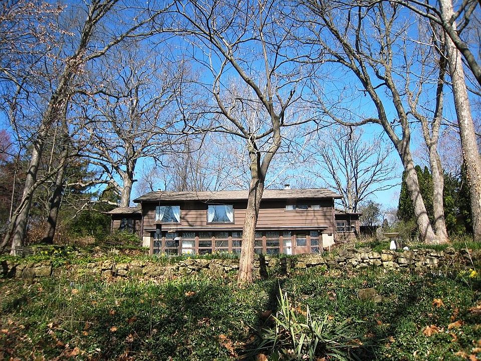 1st image of 1046 Woodland Ave