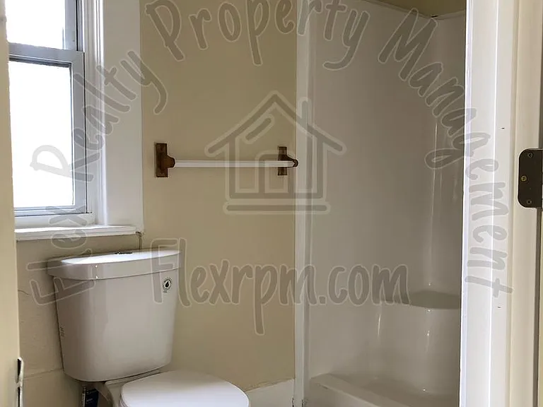 2452 Lawrence Ave — Photo 7