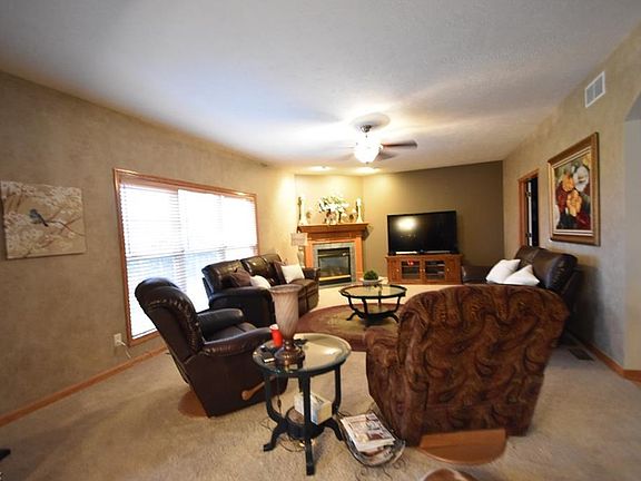 4th image of 202 Canterbury Ct